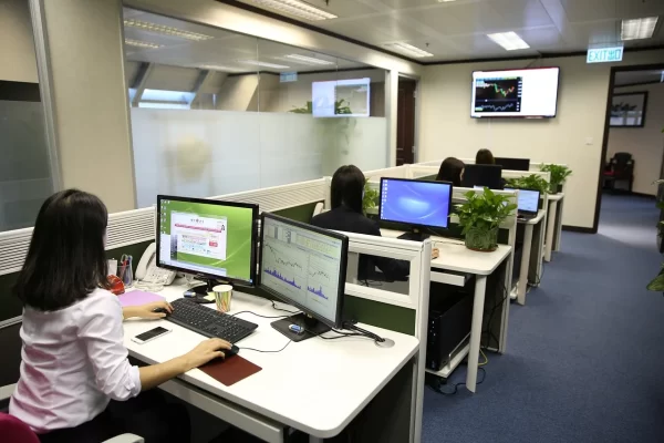 Dedicated buying office team using real-time data for global sourcing